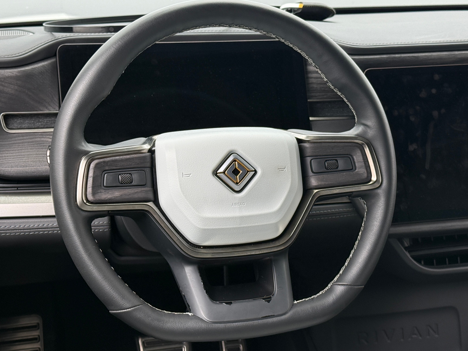 Thumbnail: 2023 Rivian R1S - 4