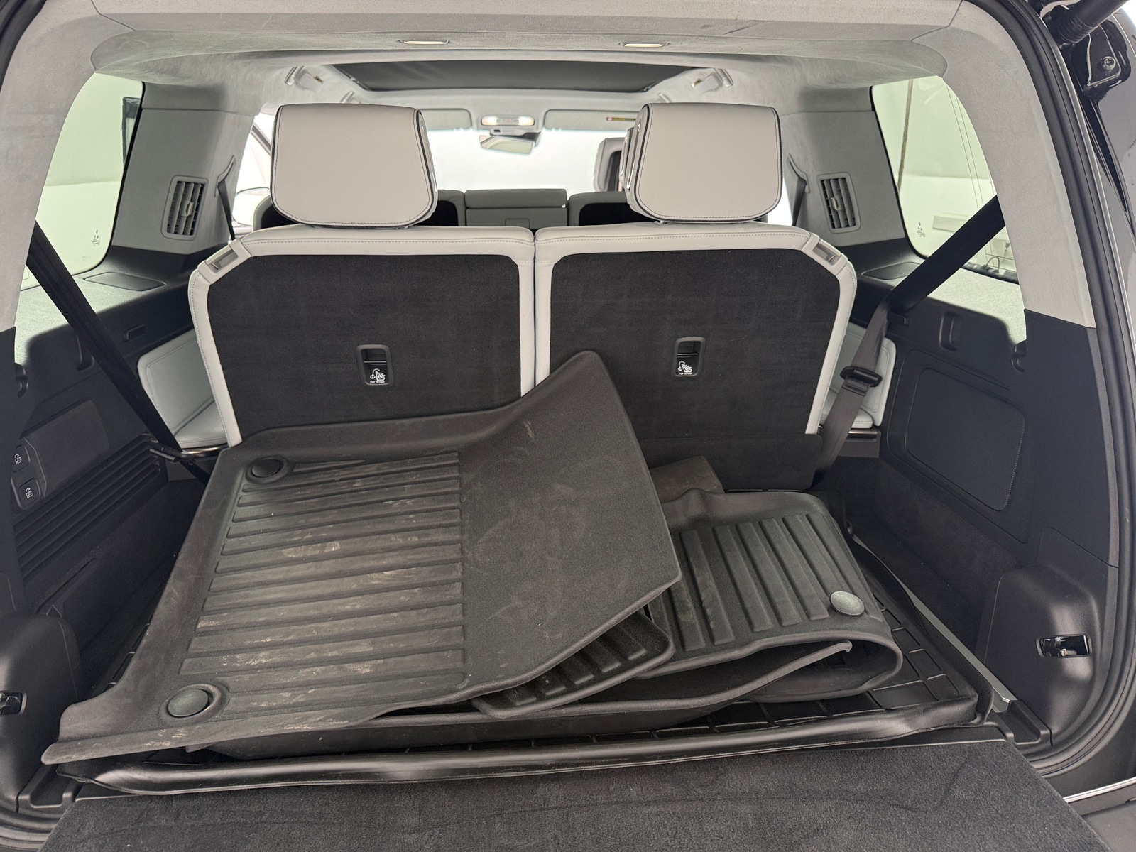 Thumbnail: 2023 Rivian R1S - 6