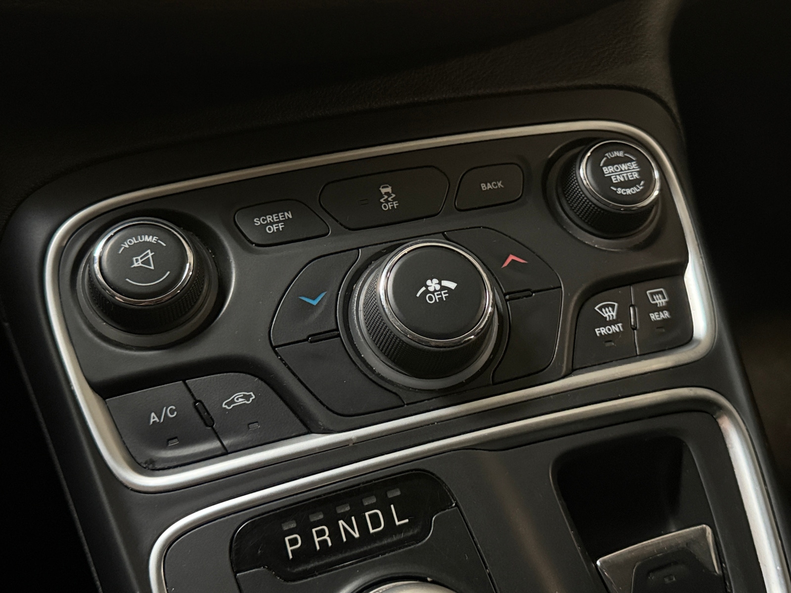 Thumbnail: 2015 Chrysler 200 - 4