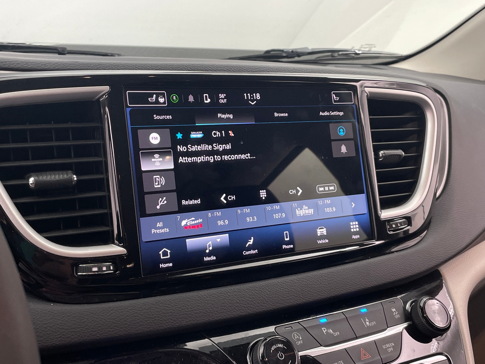 Thumbnail: 2024 Chrysler Pacifica - 3