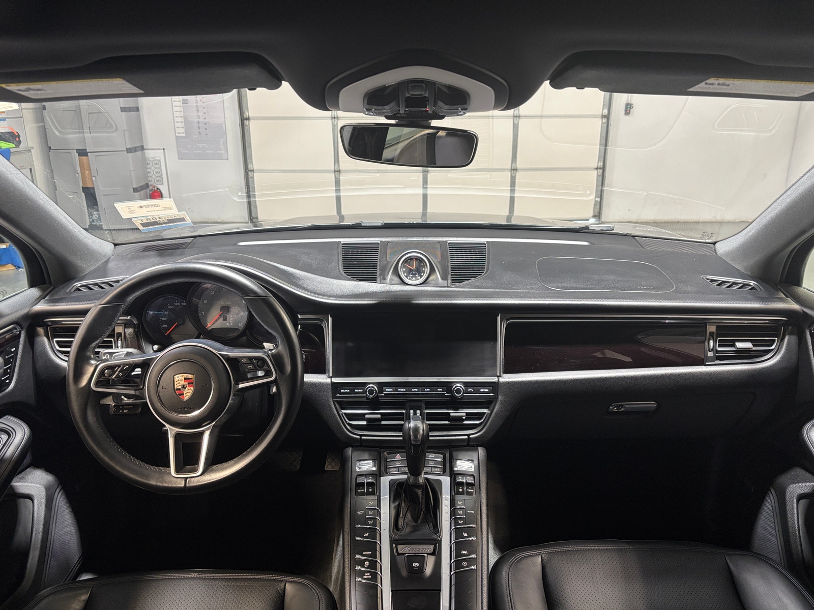 Thumbnail: 2020 Porsche Macan - 2