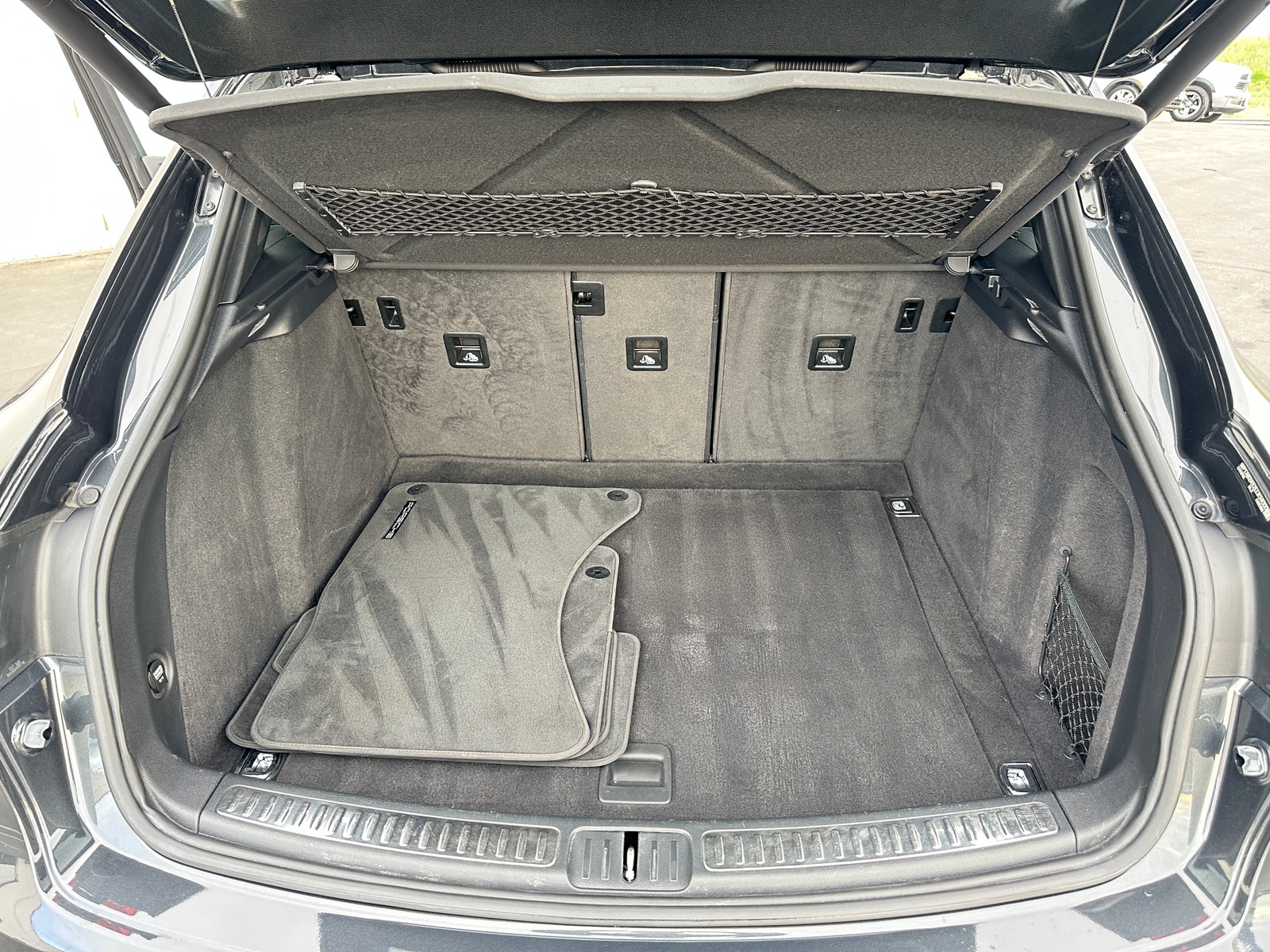 Thumbnail: 2020 Porsche Macan - 6