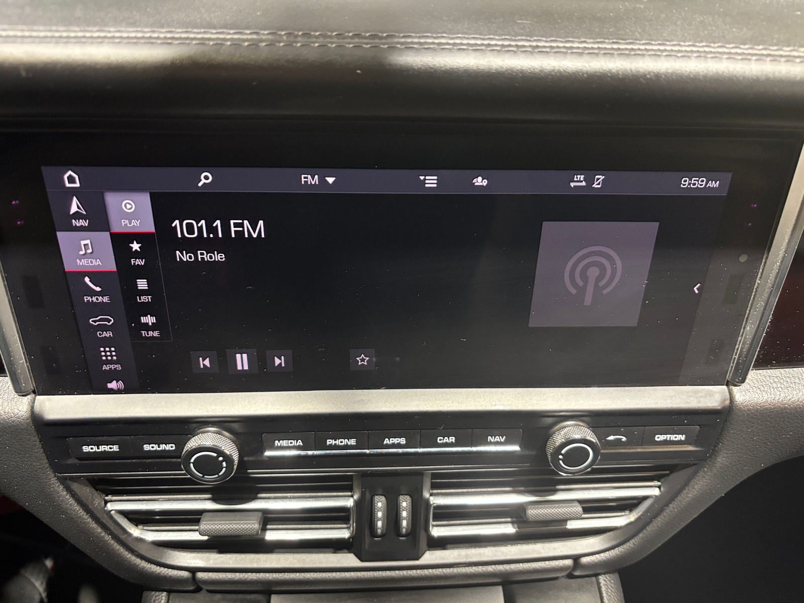 Thumbnail: 2020 Porsche Macan - 3