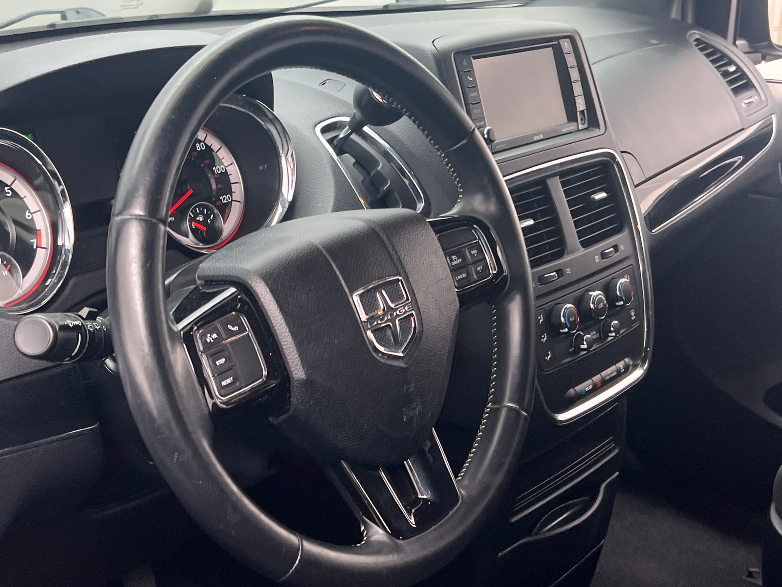 Thumbnail: 2017 Dodge Grand Caravan - 5