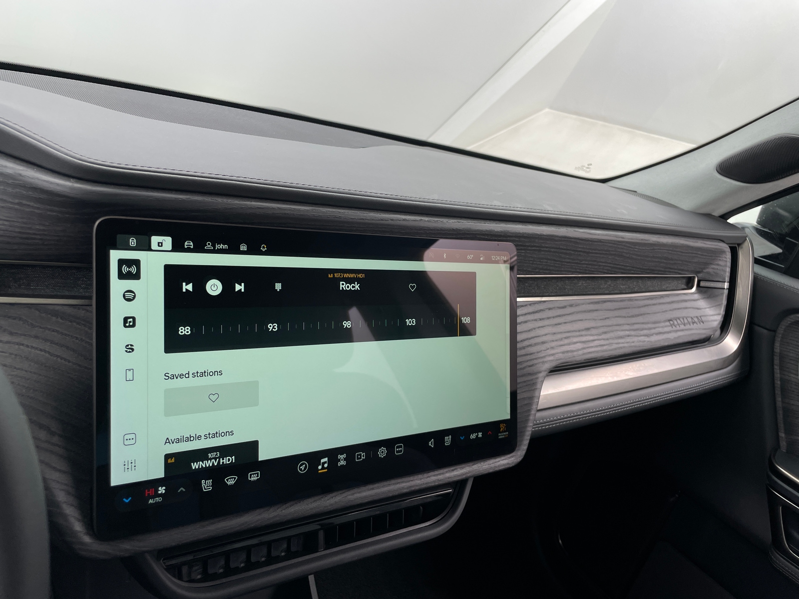 Thumbnail: 2022 Rivian R1T - 3