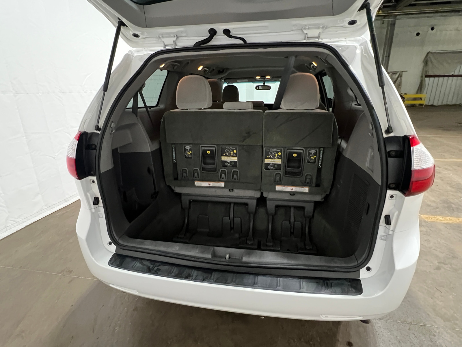 Thumbnail: 2015 Toyota Sienna - 7