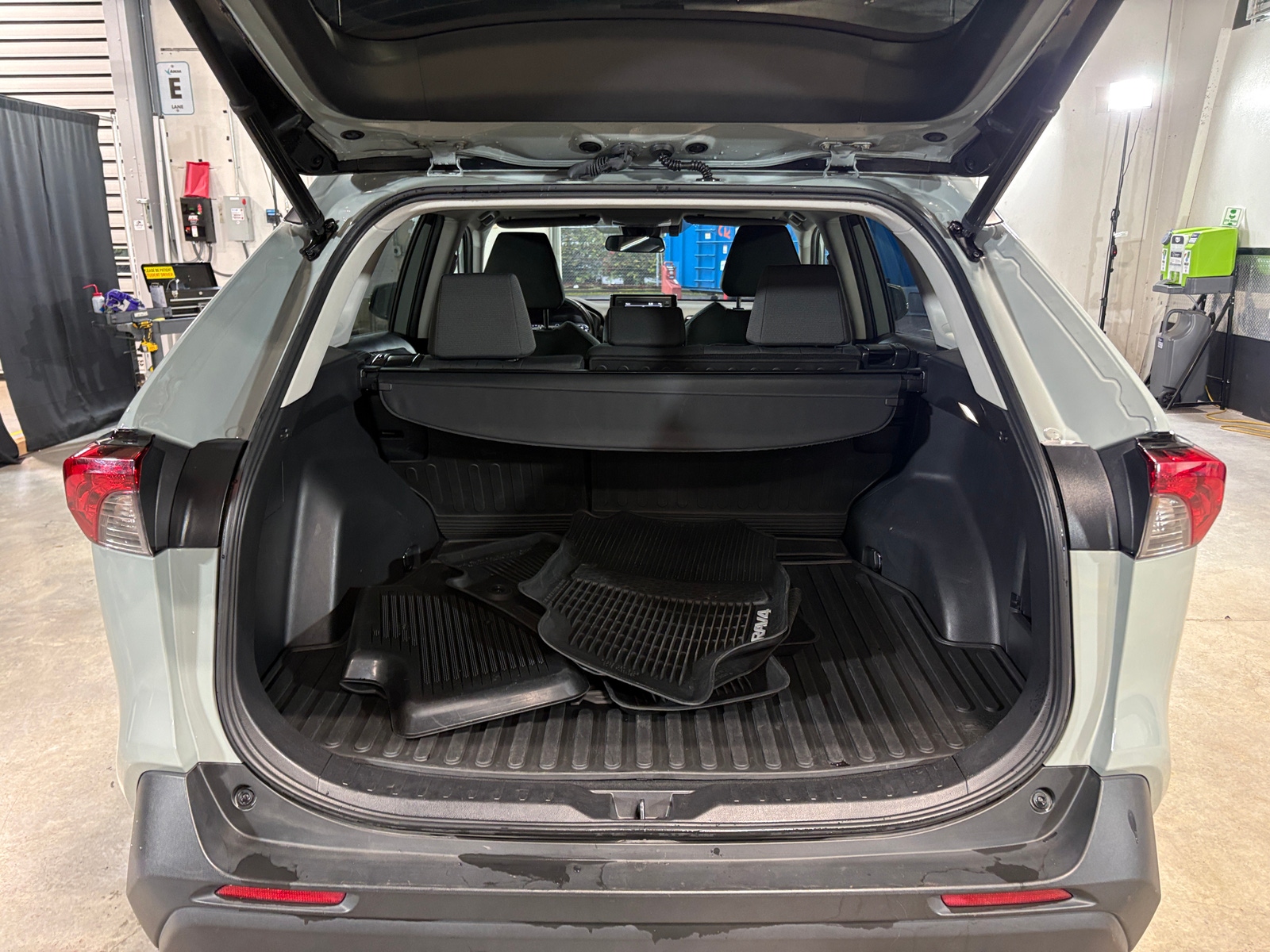 Thumbnail: 2022 Toyota RAV4 - 7