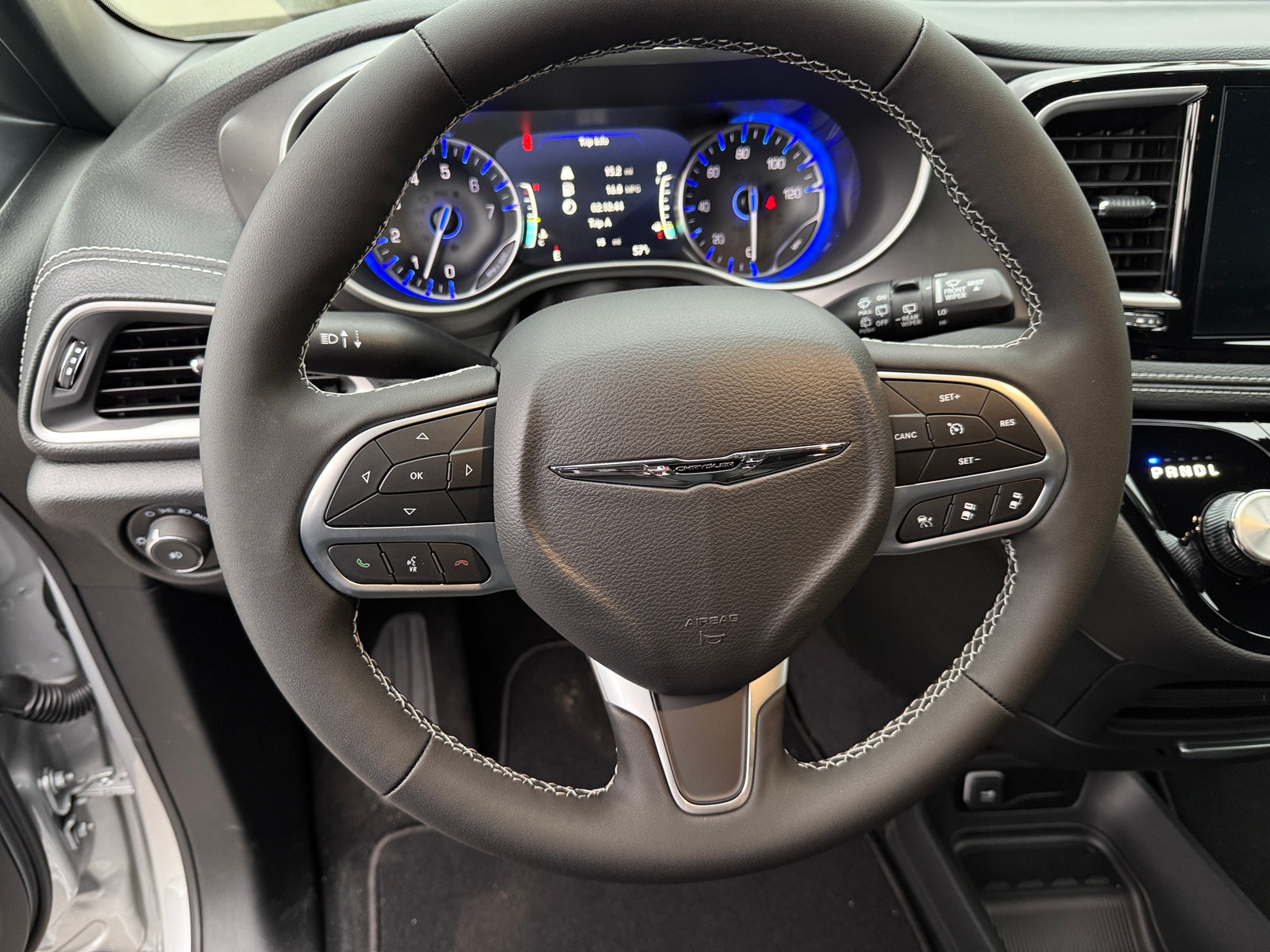 Thumbnail: 2026 Chrysler Pacifica - 4