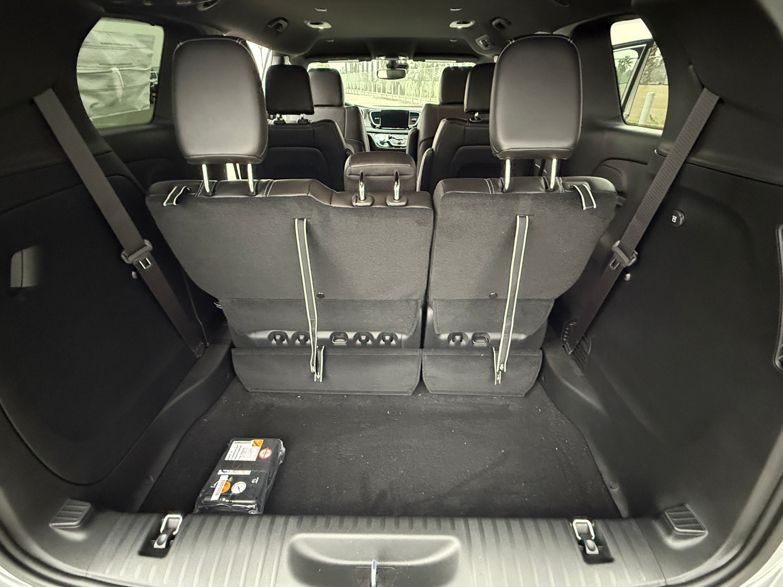 Thumbnail: 2026 Chrysler Pacifica - 6