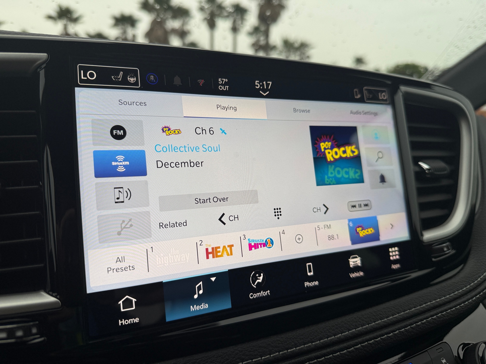 Thumbnail: 2026 Chrysler Pacifica - 3