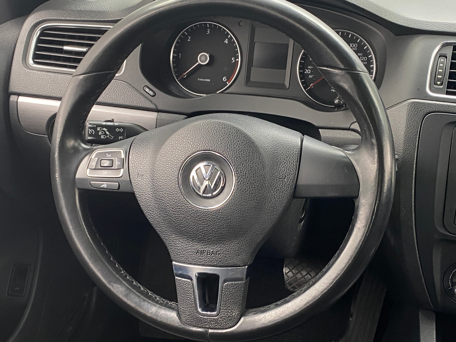 Thumbnail: 2013 Volkswagen Jetta - 4