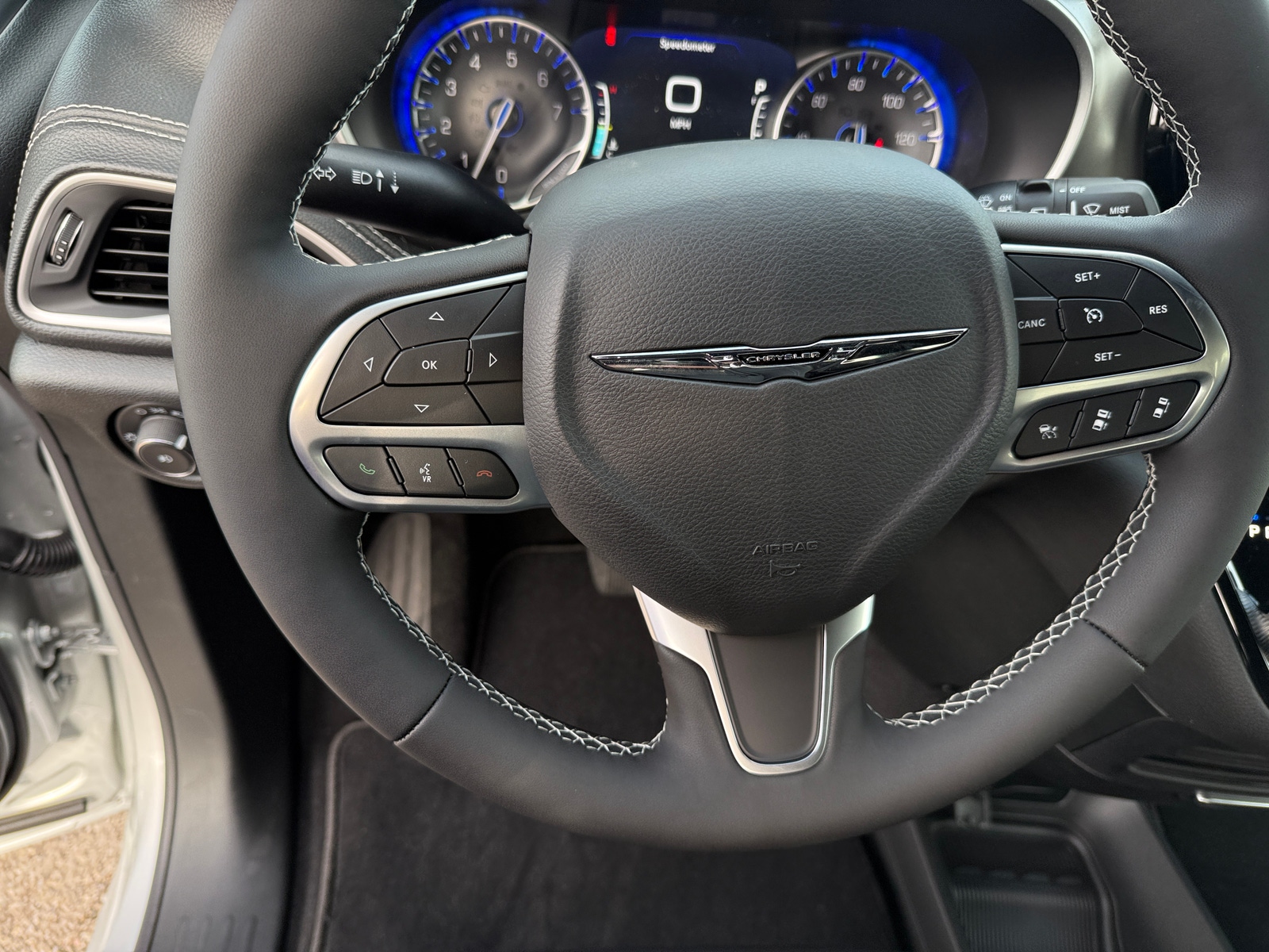 Thumbnail: 2026 Chrysler Pacifica - 4