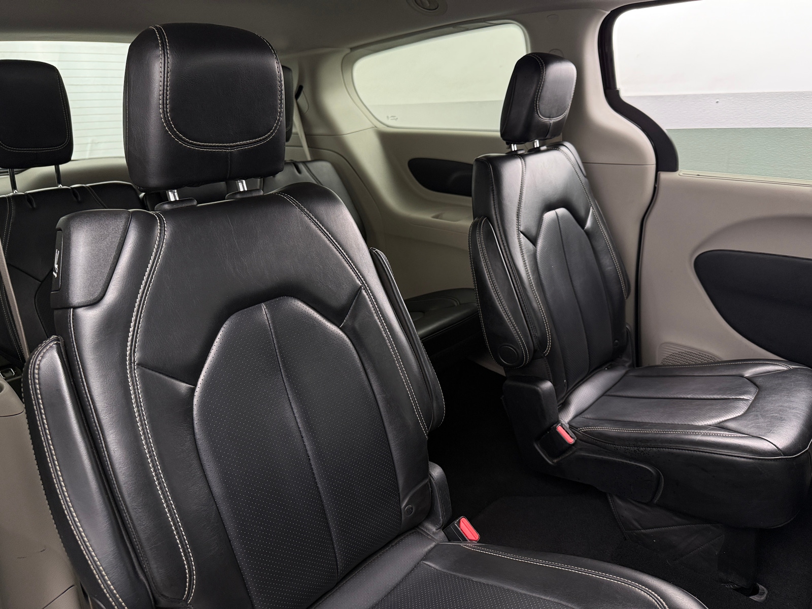 Thumbnail: 2020 Chrysler Voyager - 5