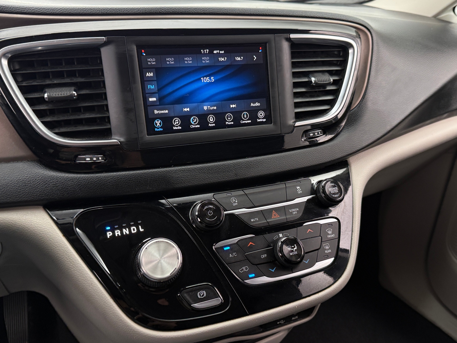 Thumbnail: 2020 Chrysler Voyager - 3