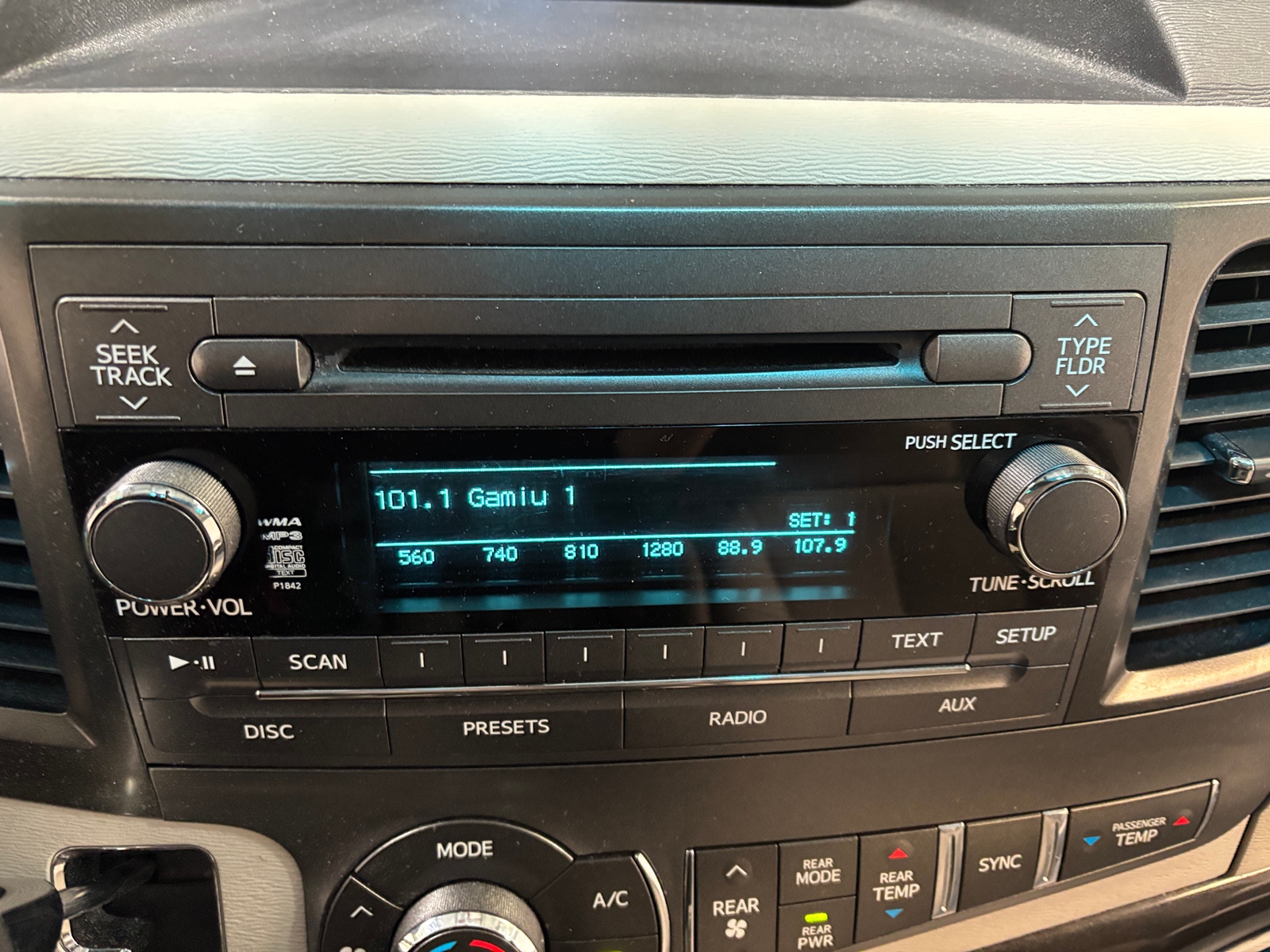 Thumbnail: 2014 Toyota Sienna - 4