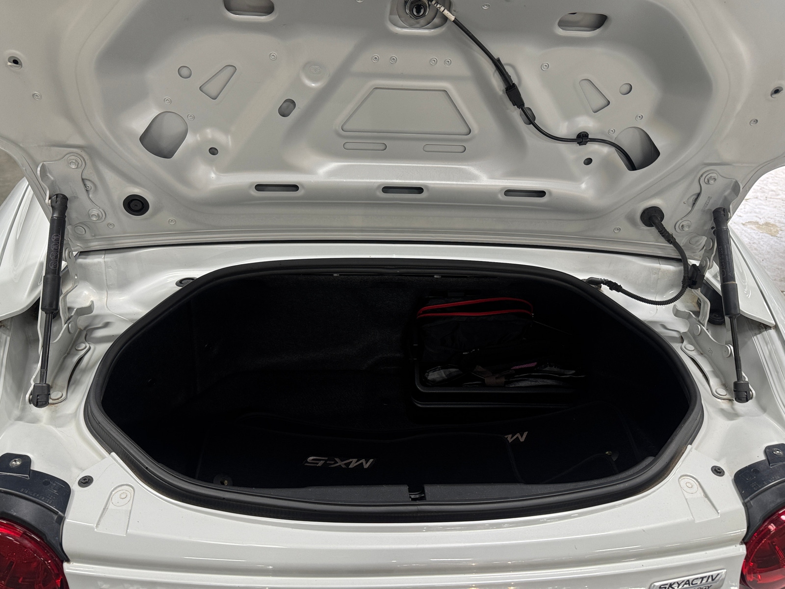 Thumbnail: 2017 Mazda MX-5 Miata - 5