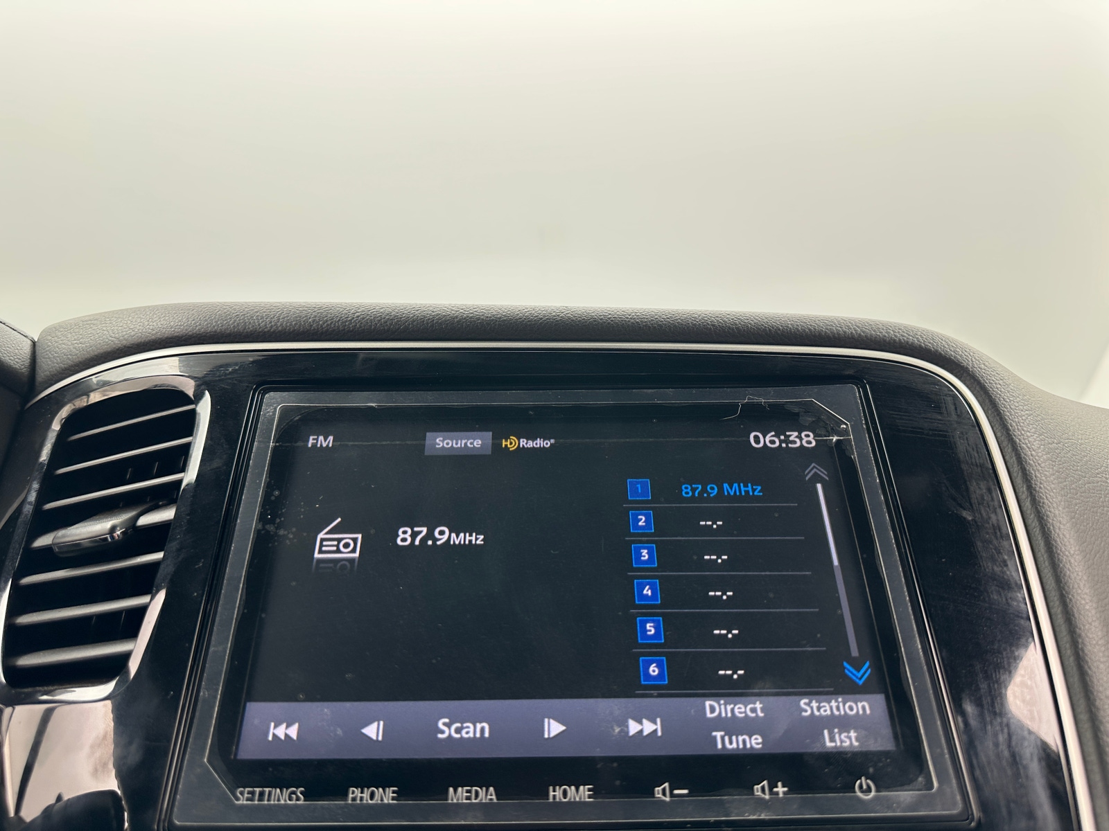 Thumbnail: 2020 Mitsubishi Outlander - 3