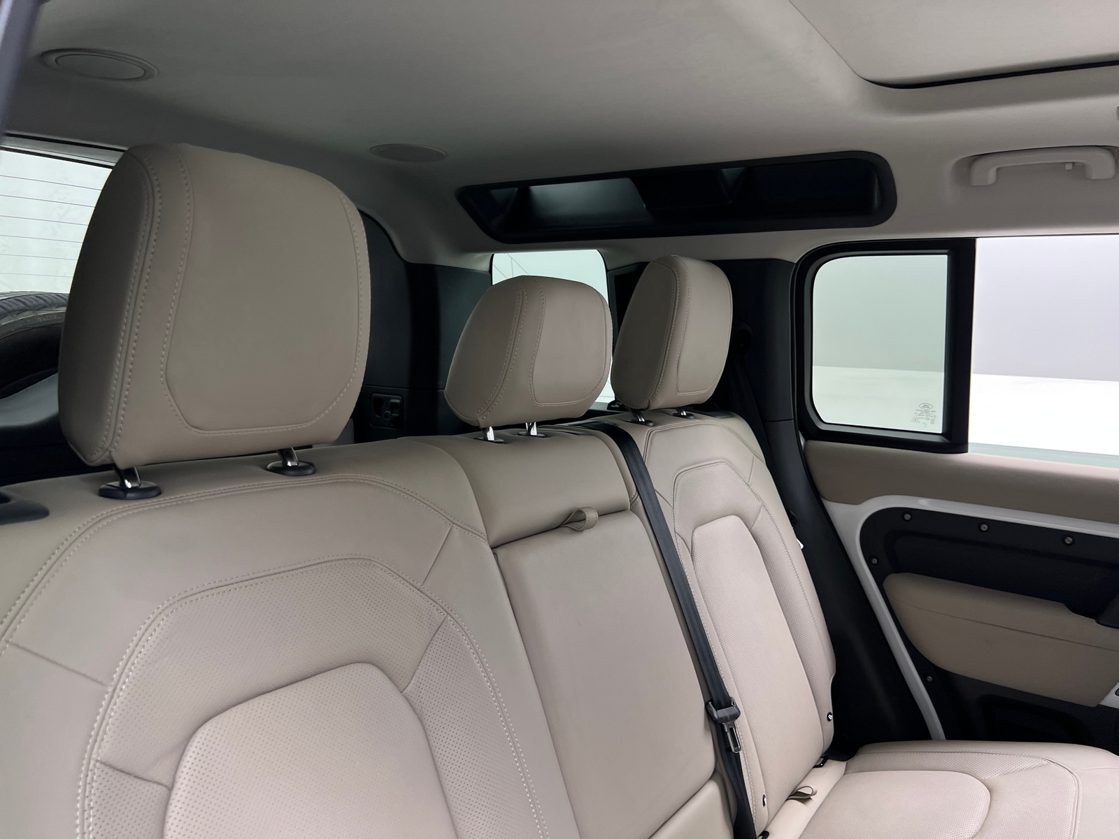 Thumbnail: 2023 Land Rover Defender - 5