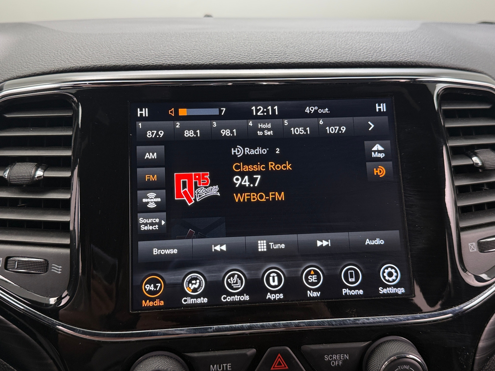 Thumbnail: 2022 Jeep Grand Cherokee - 3