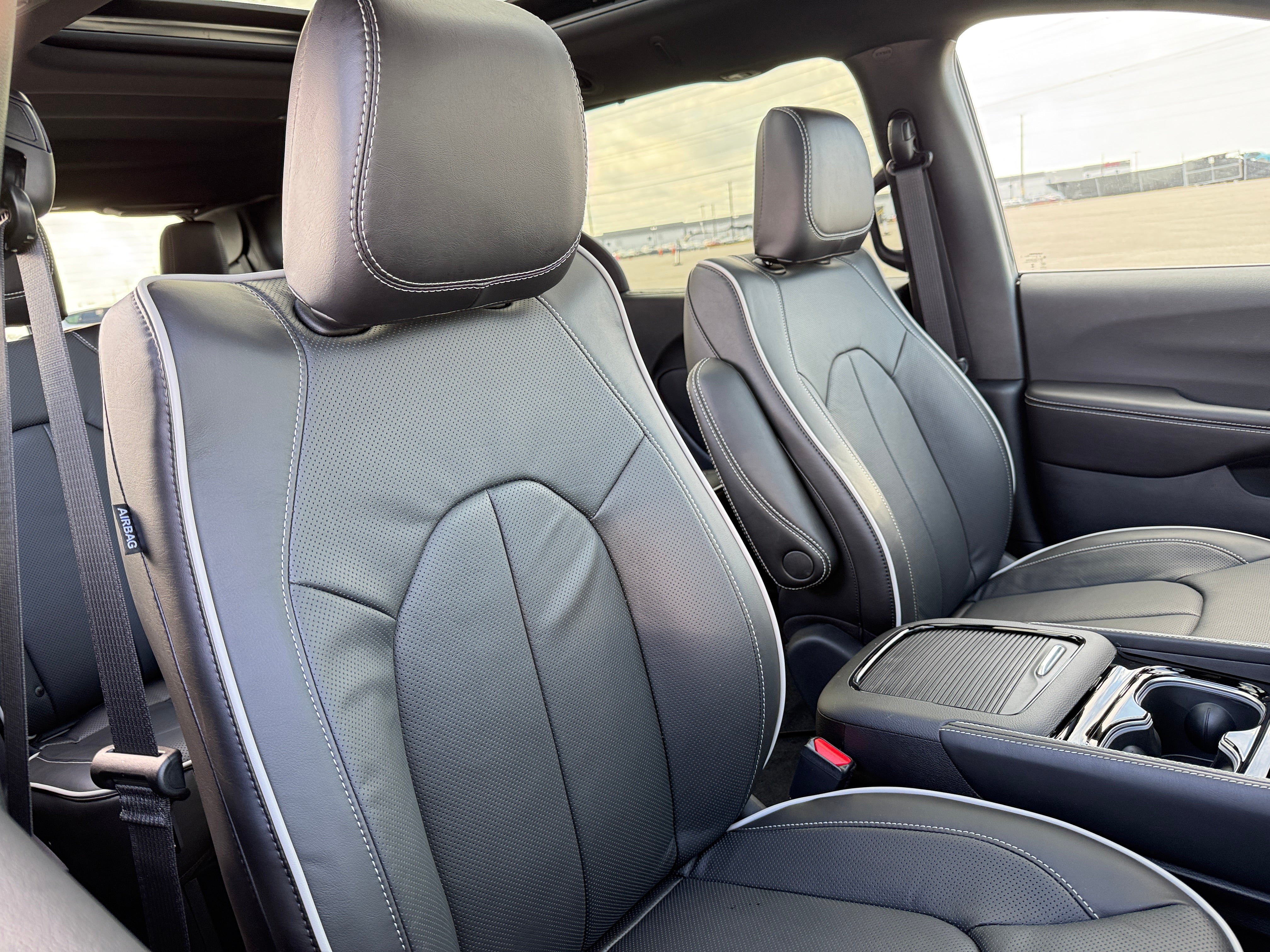 2026 Chrysler Pacifica Limited AWD's photo