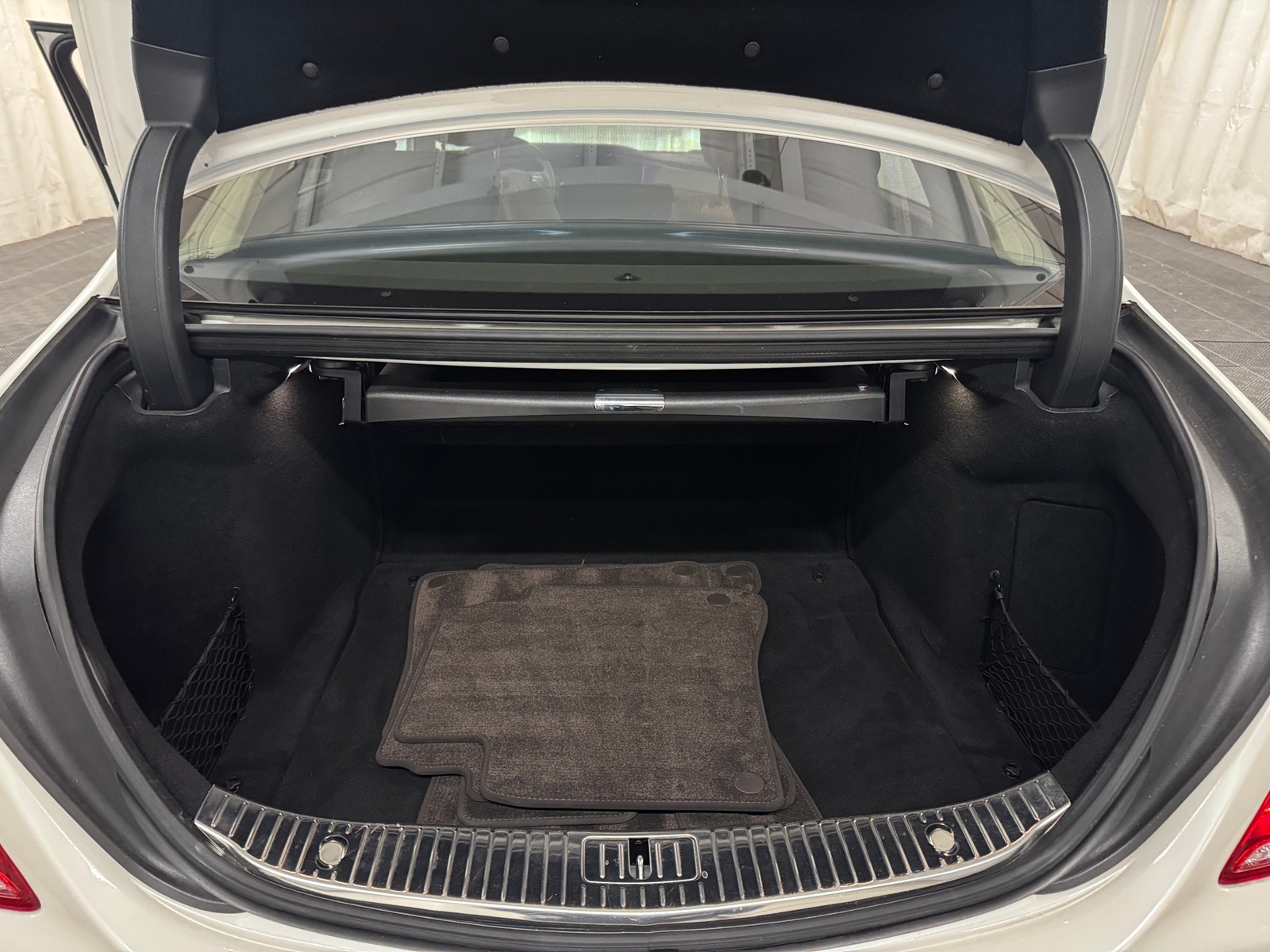 Thumbnail: 2017 Mercedes-Benz S-Class - 6