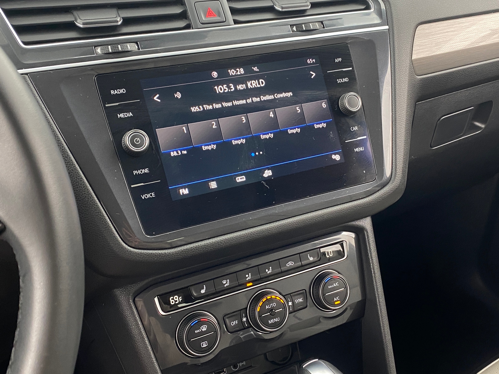 Thumbnail: 2020 Volkswagen Tiguan - 3