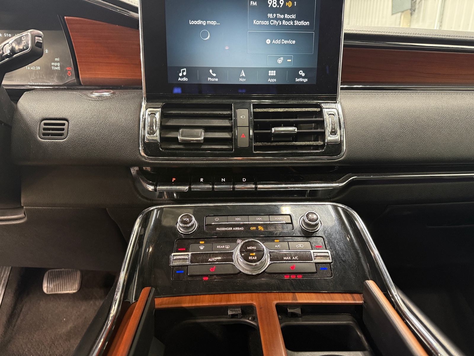 Thumbnail: 2018 Lincoln Navigator - 3