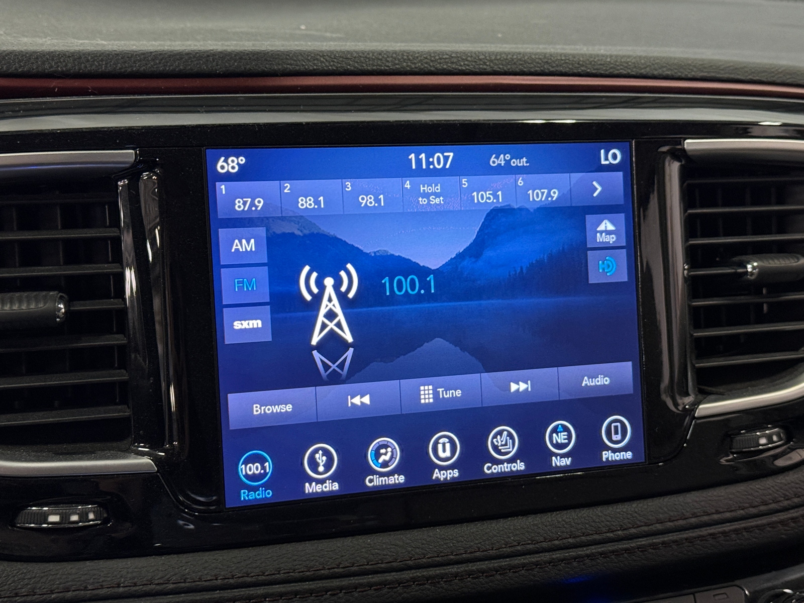 Thumbnail: 2019 Chrysler Pacifica - 3