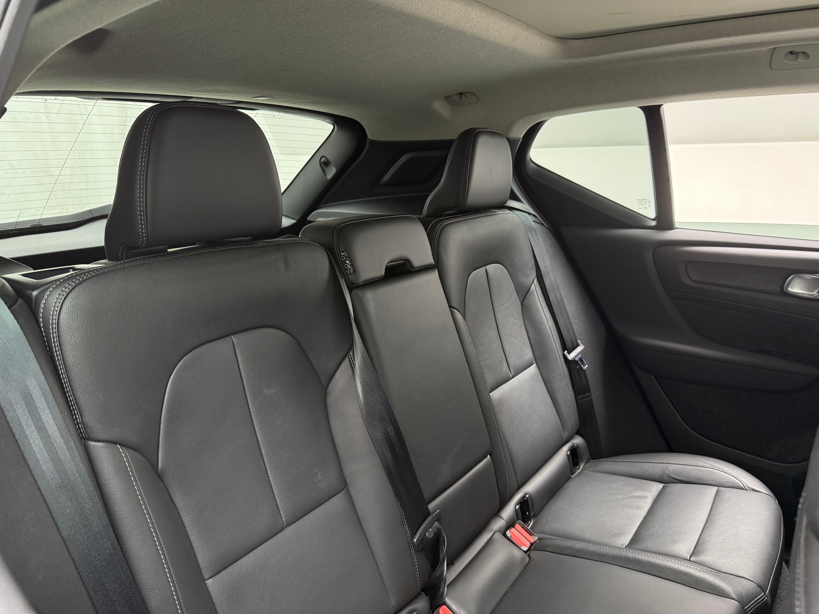 Thumbnail: 2025 Volvo XC40 - 5