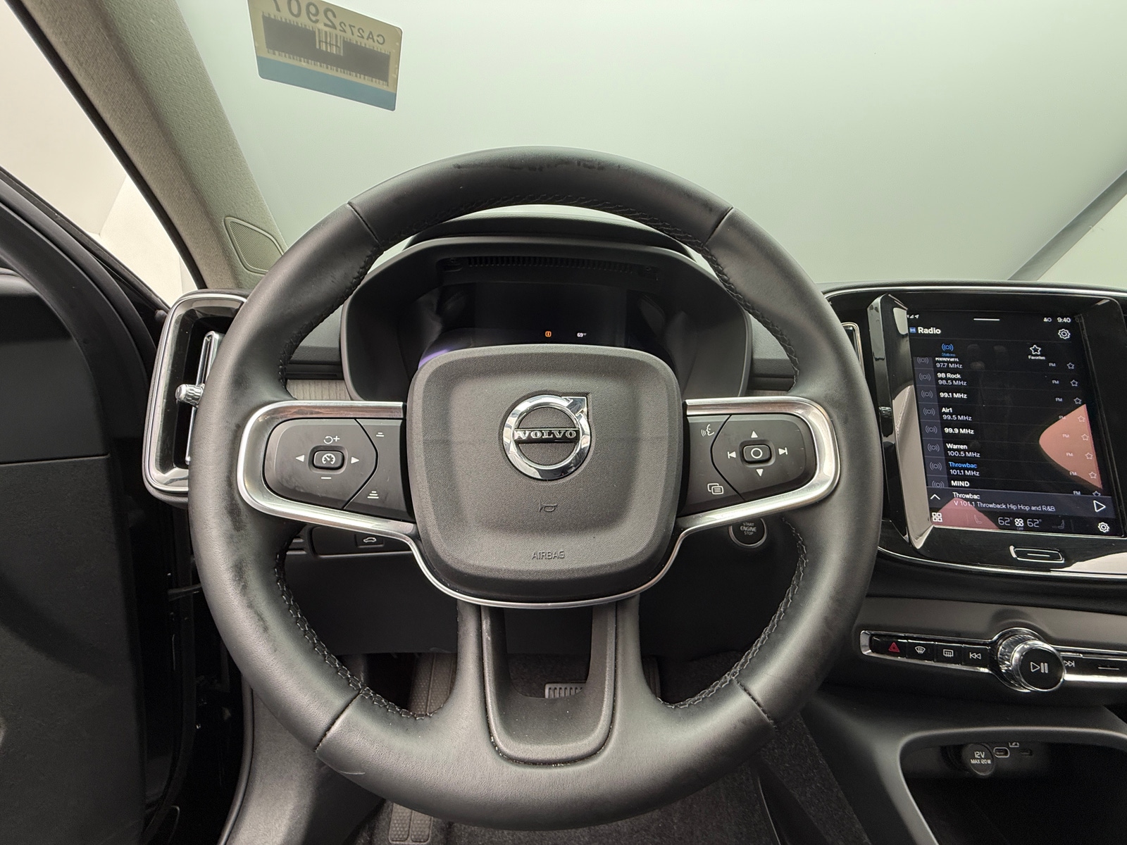 Thumbnail: 2025 Volvo XC40 - 4