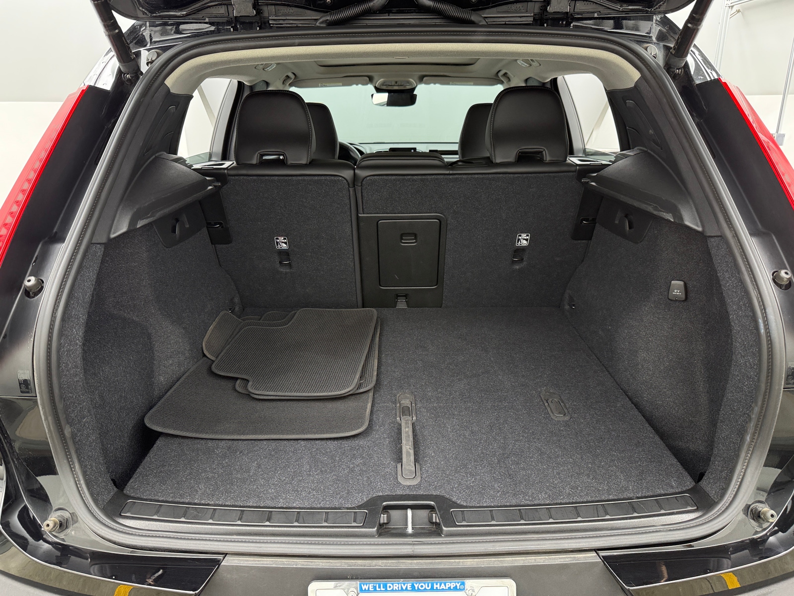 Thumbnail: 2025 Volvo XC40 - 6