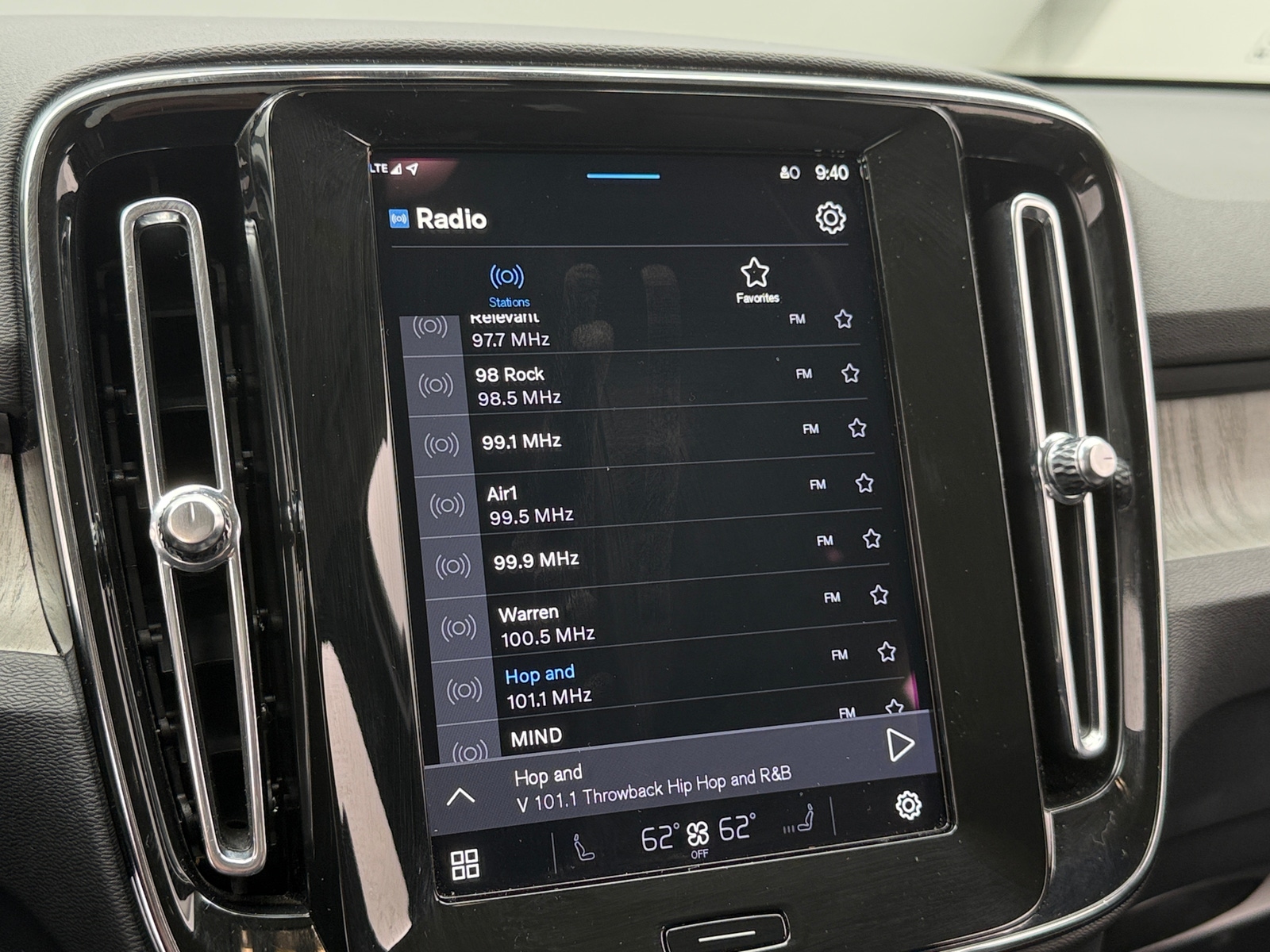 Thumbnail: 2025 Volvo XC40 - 3