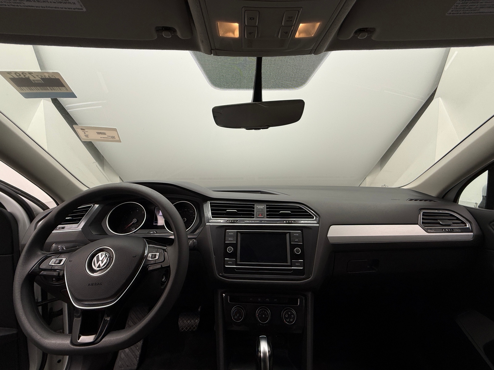 Thumbnail: 2021 Volkswagen Tiguan - 3