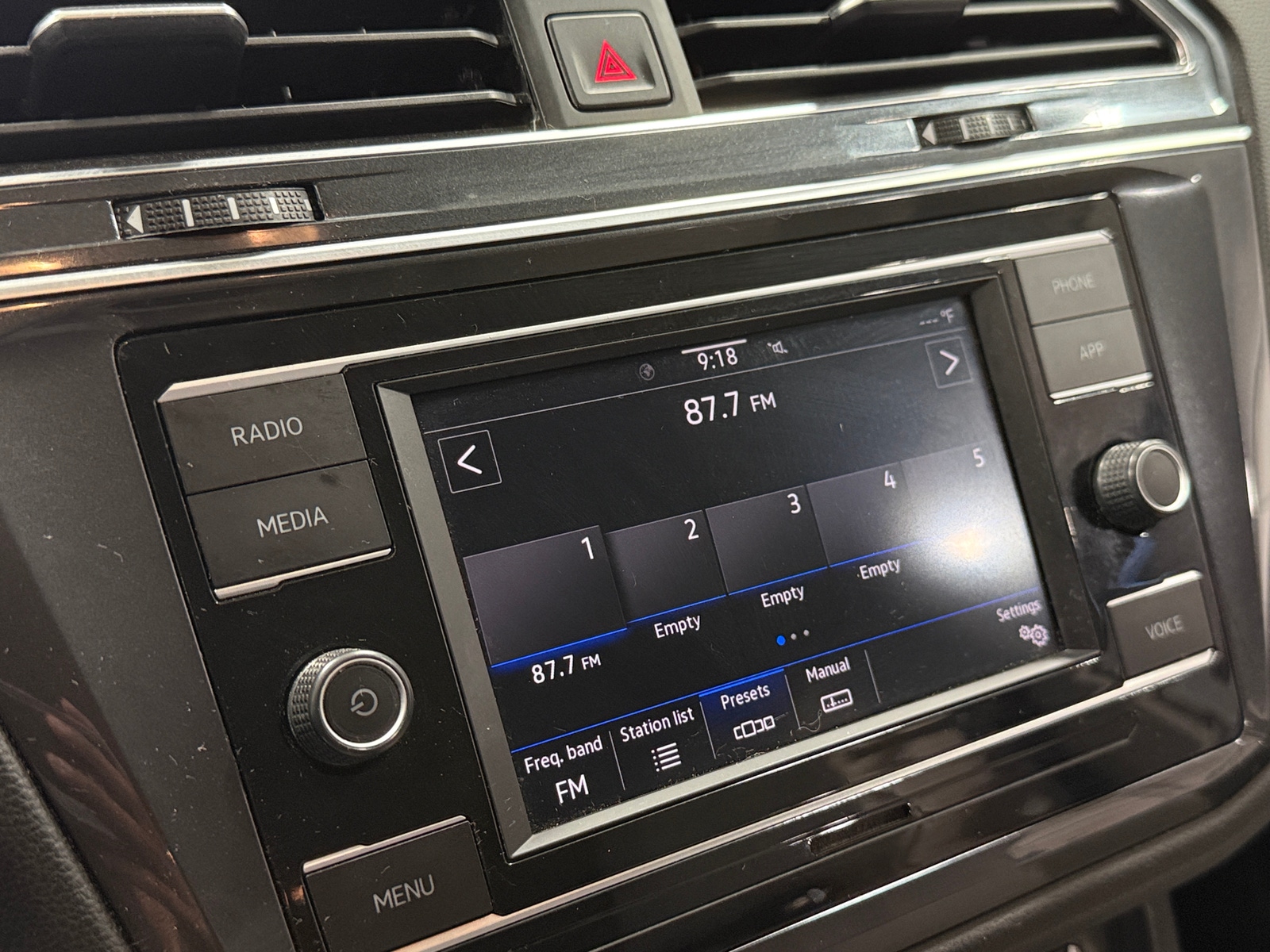 Thumbnail: 2021 Volkswagen Tiguan - 4