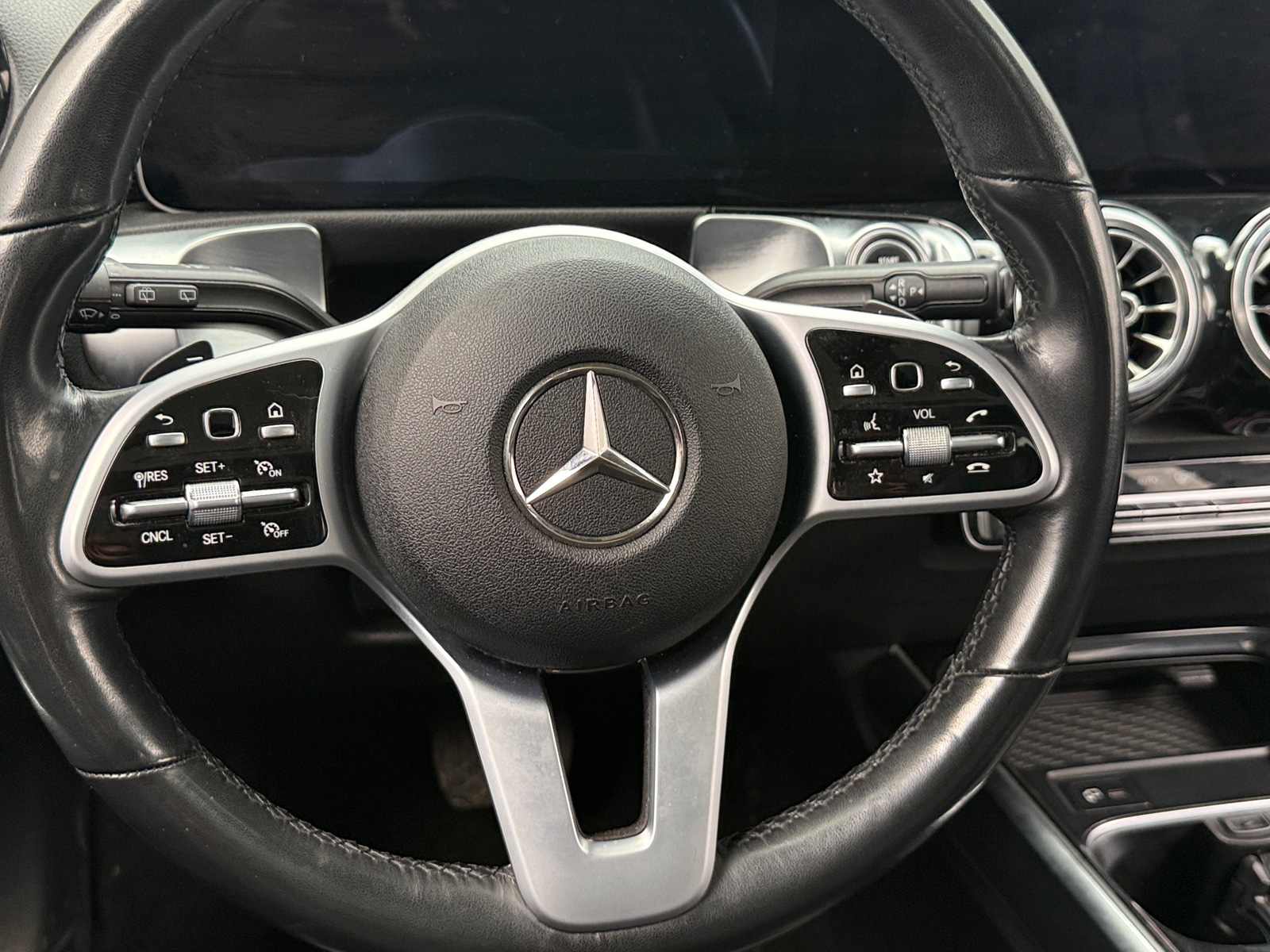 Thumbnail: 2021 Mercedes-Benz GLB - 4