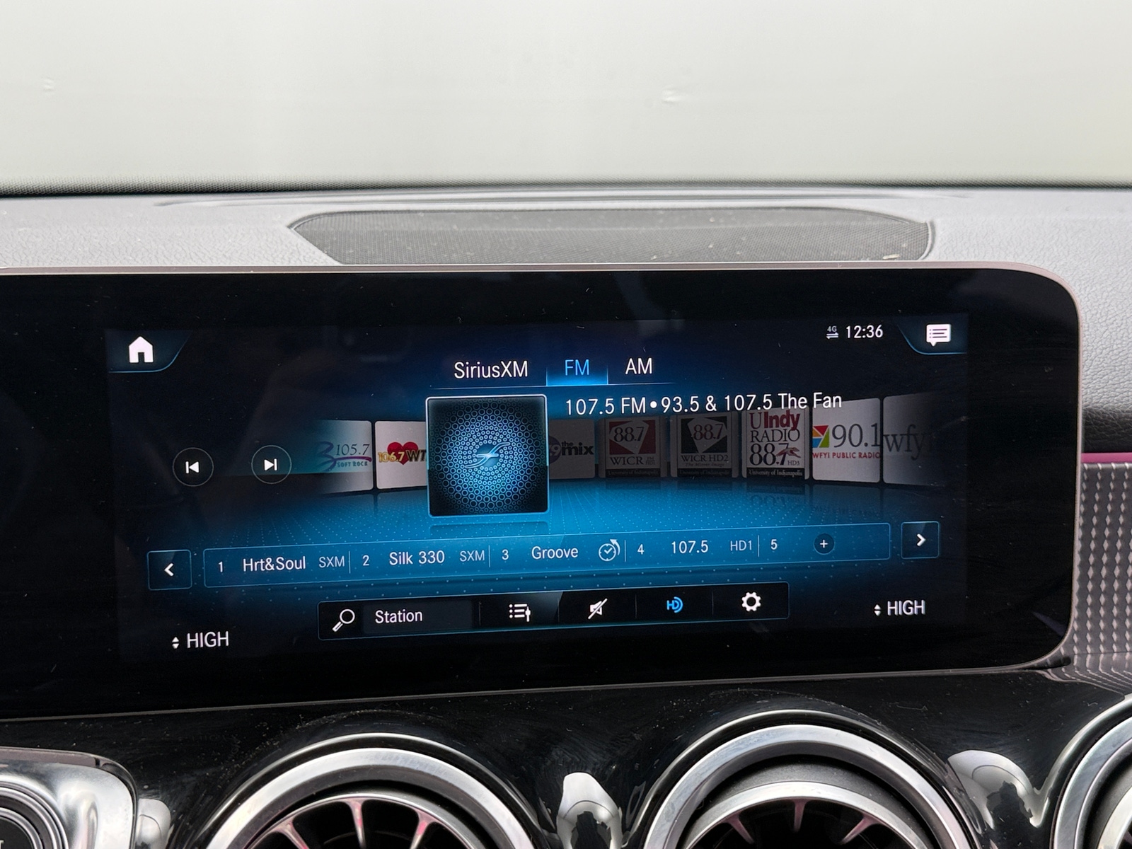 Thumbnail: 2021 Mercedes-Benz GLB - 3