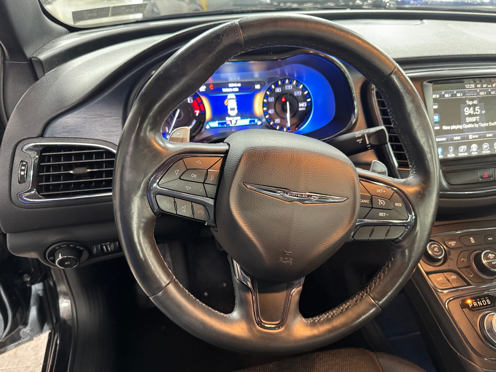 Thumbnail: 2017 Chrysler 200 - 4