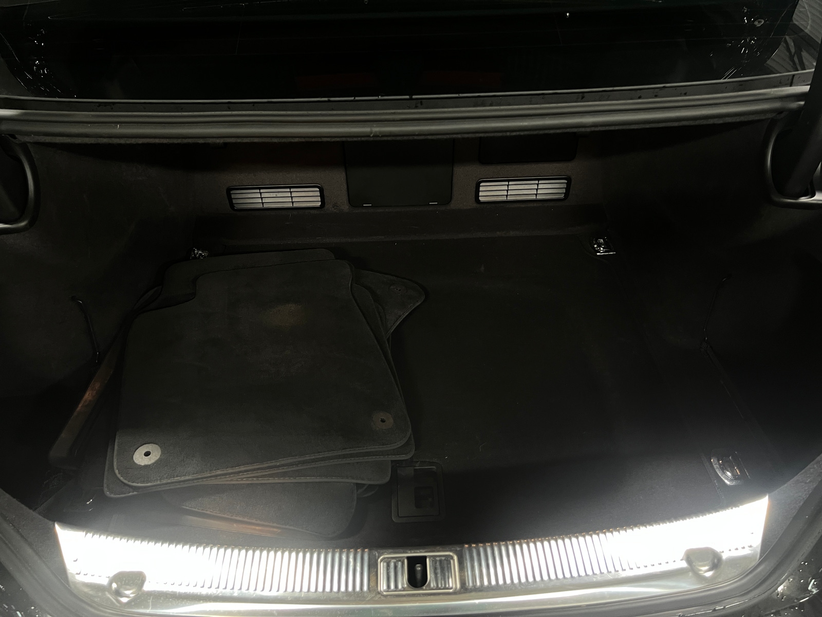 Thumbnail: 2013 Audi A8 - 6