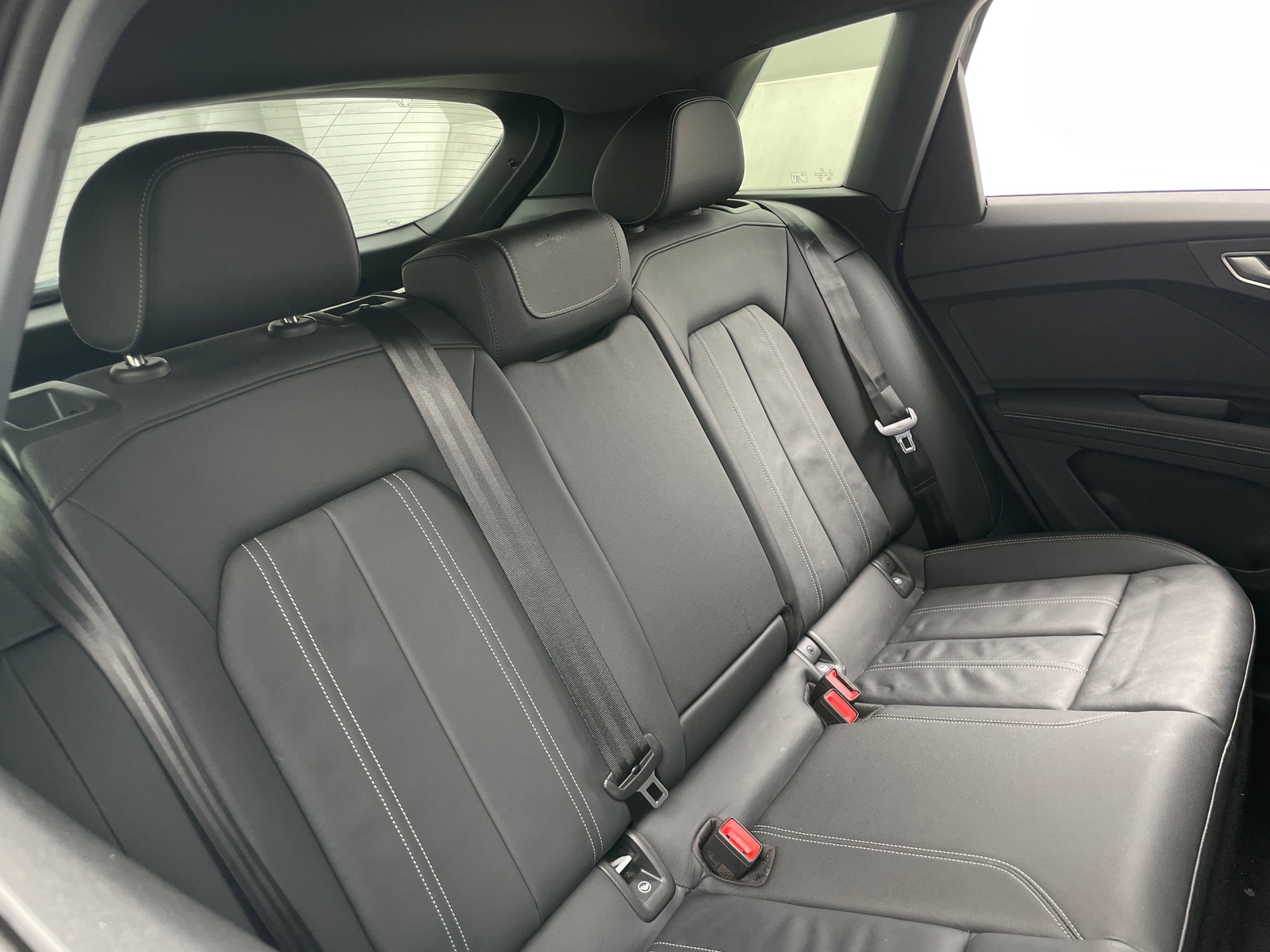 Thumbnail: 2022 Audi Q4 e-tron - 5