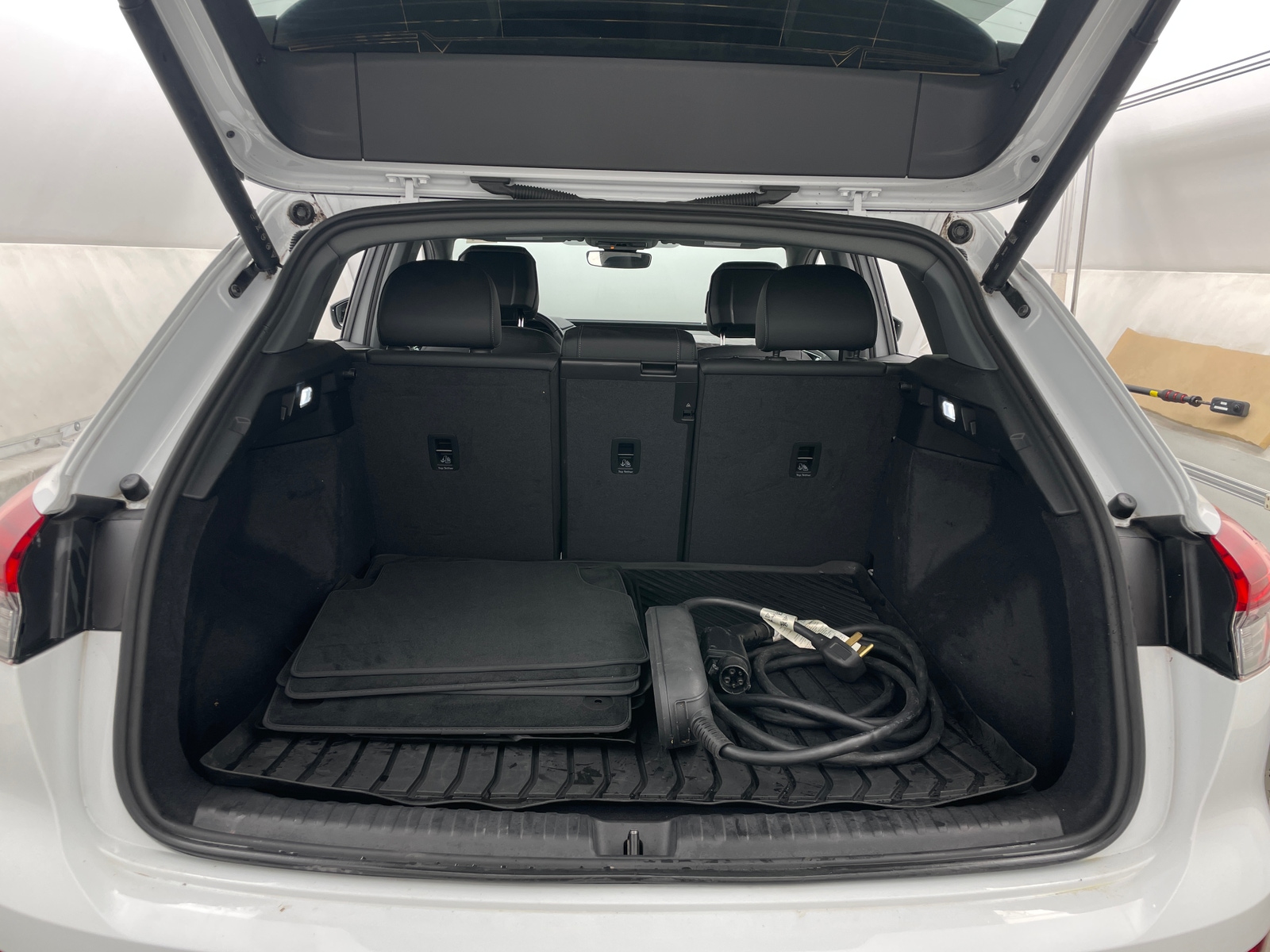 Thumbnail: 2022 Audi Q4 e-tron - 6