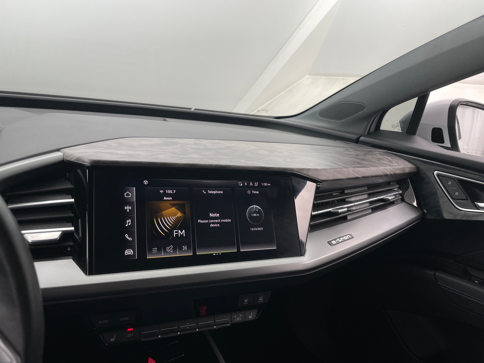 Thumbnail: 2022 Audi Q4 e-tron - 3