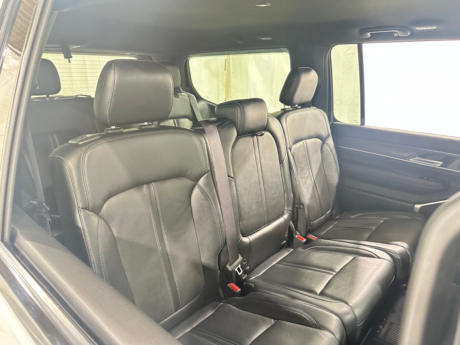 Thumbnail: 2022 Jeep Wagoneer - 5