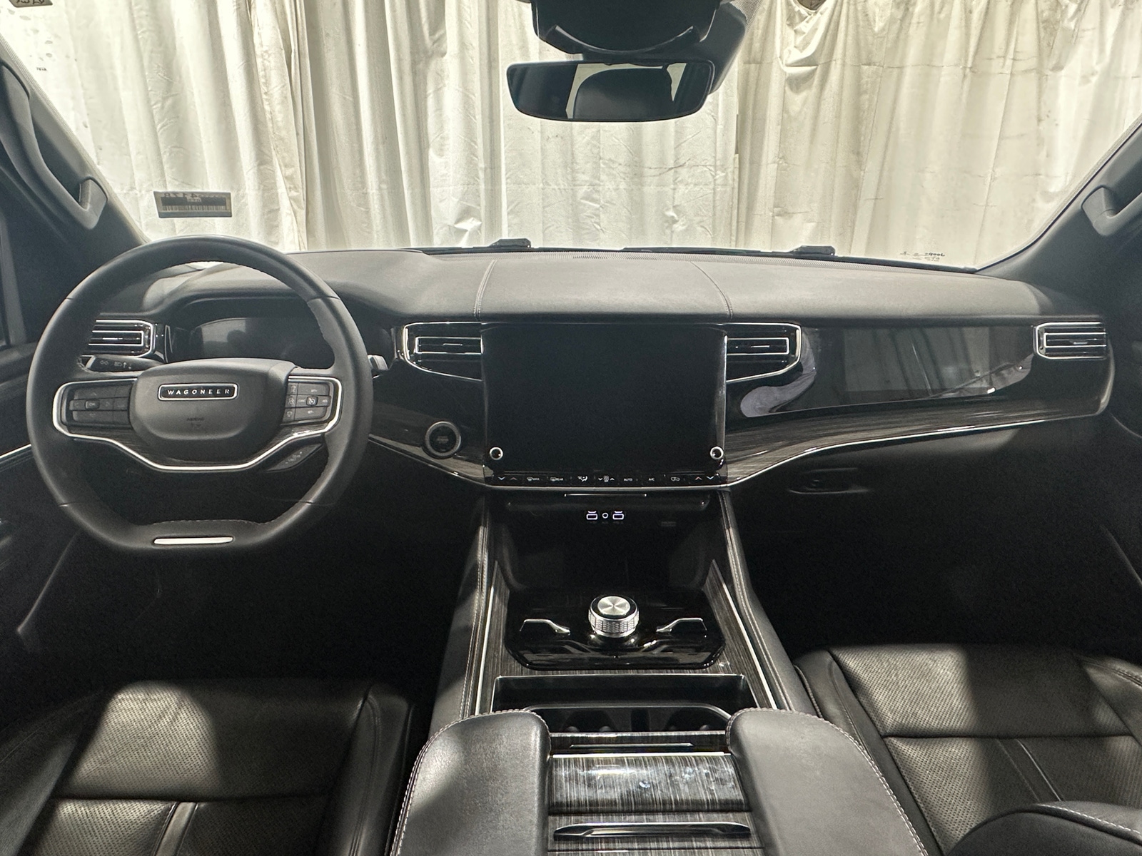 Thumbnail: 2022 Jeep Wagoneer - 2