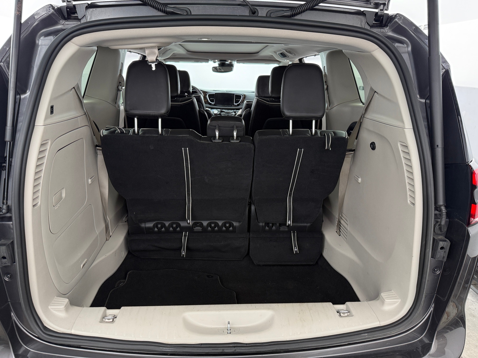 Thumbnail: 2023 Chrysler Pacifica - 6