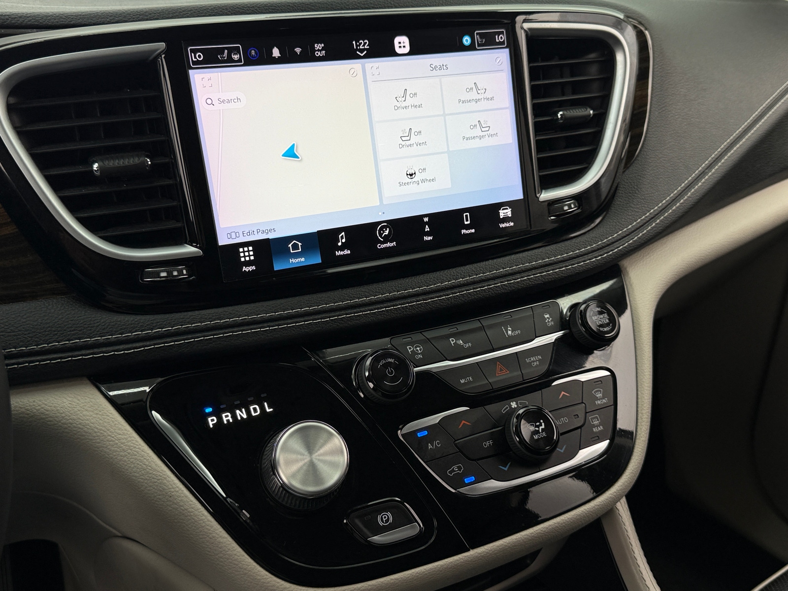 Thumbnail: 2023 Chrysler Pacifica - 3