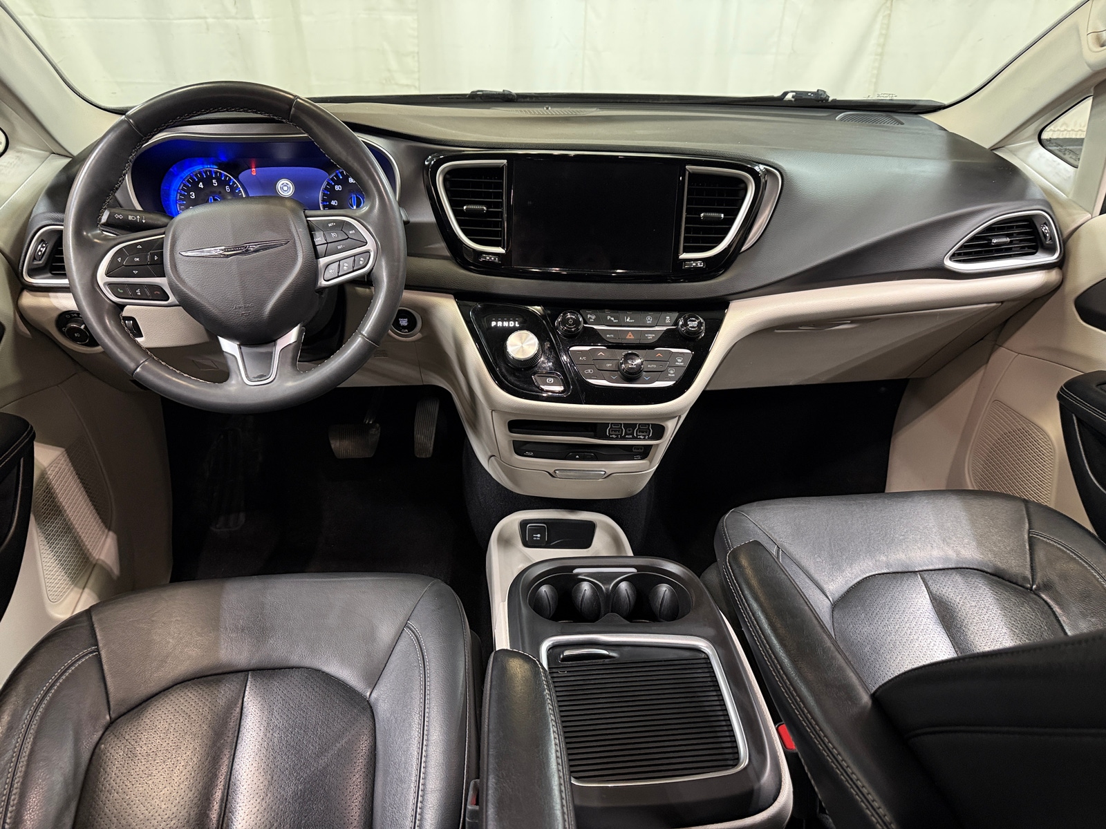 Thumbnail: 2022 Chrysler Pacifica - 2