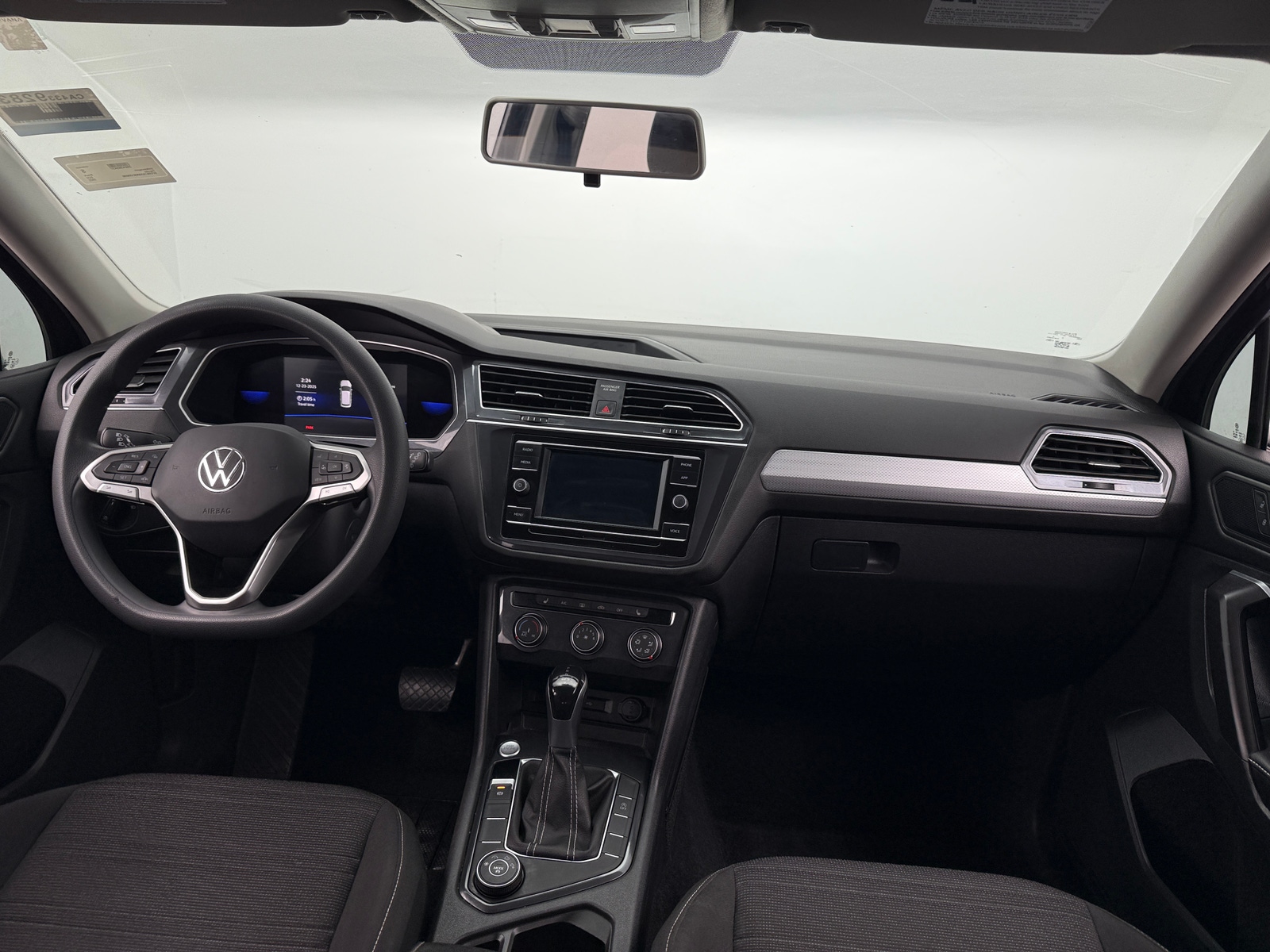 Thumbnail: 2022 Volkswagen Tiguan - 3