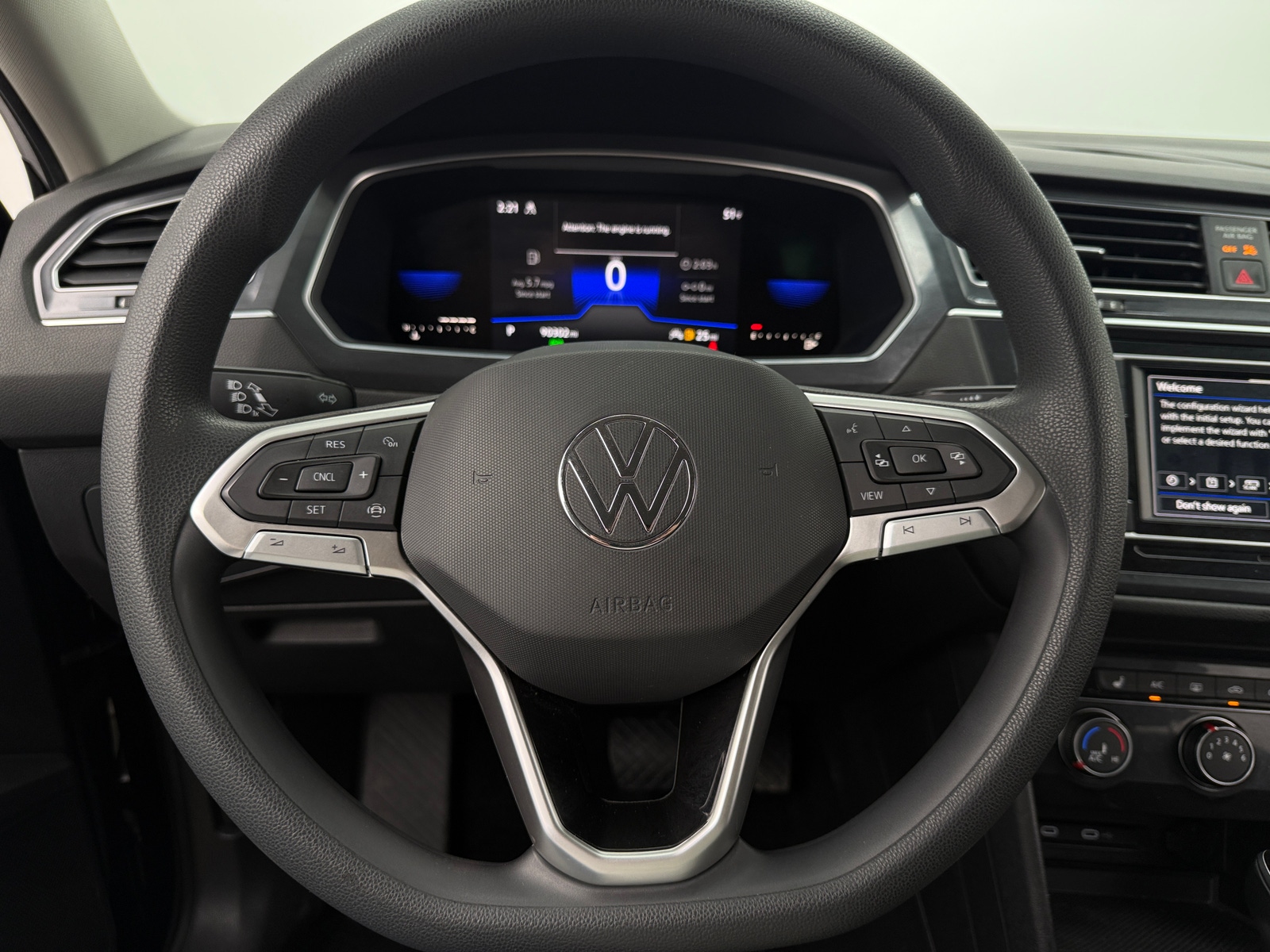 Thumbnail: 2022 Volkswagen Tiguan - 5