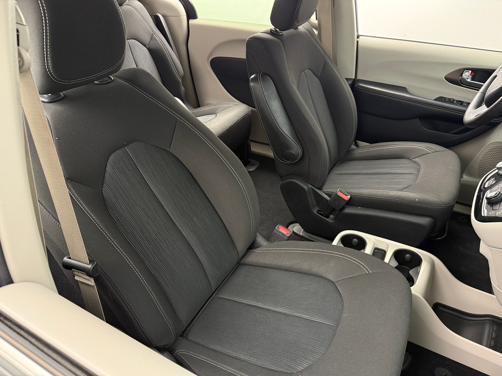 Thumbnail: 2020 Chrysler Voyager - 2