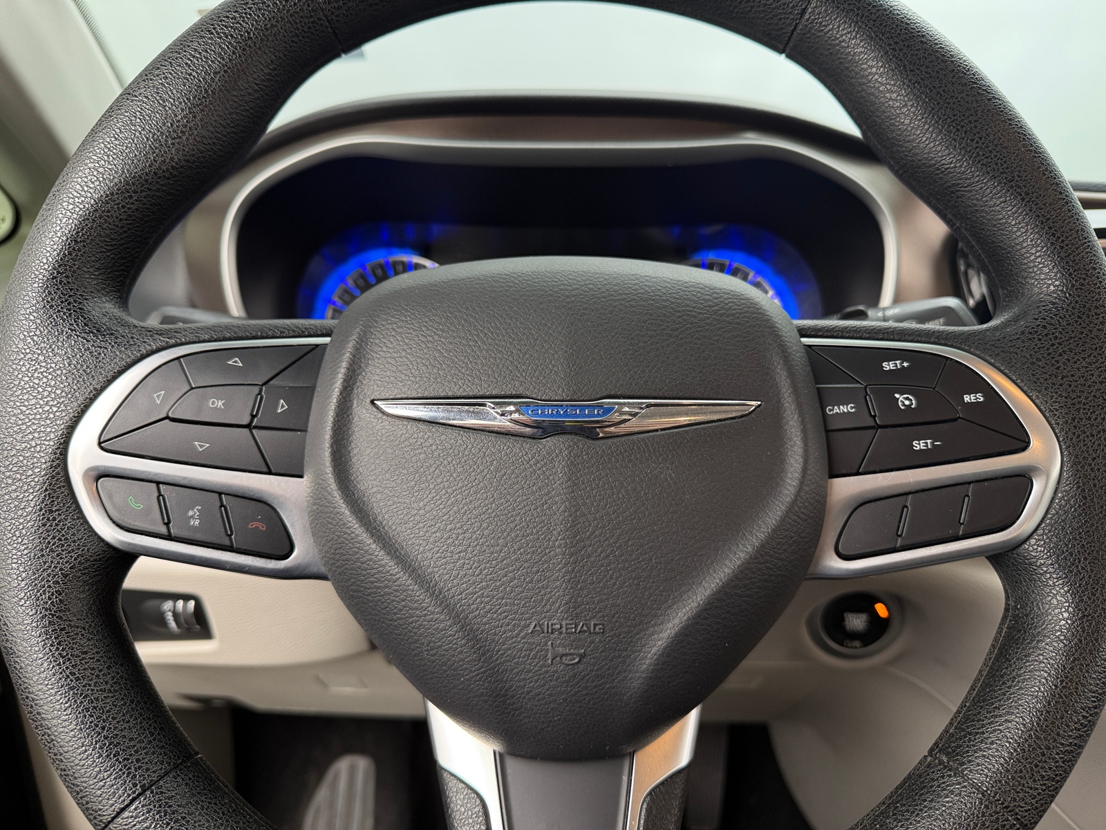 Thumbnail: 2020 Chrysler Voyager - 5